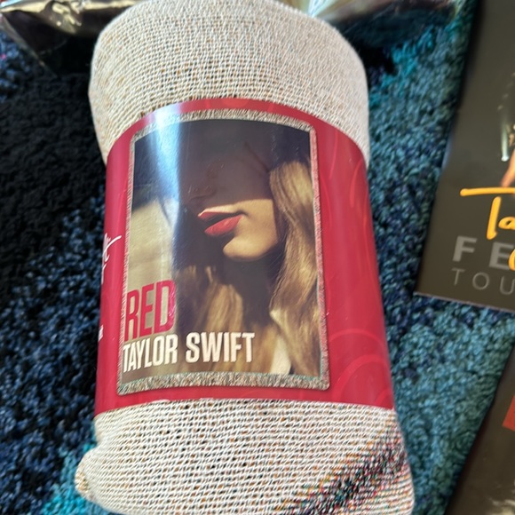 TAYLOR SWIFT Lot Programs Blanket VIP Cards Bracelets Bag Red Fearless Speak Now - Picture 12 of 13